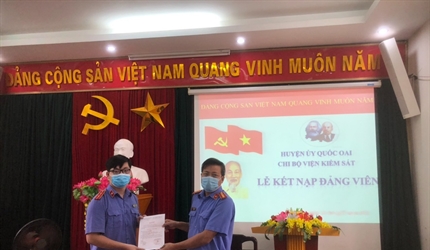 Chi bộ Viện KSND huyện Quốc Oai tổ chức Lễ kết nạp Đảng viên mới